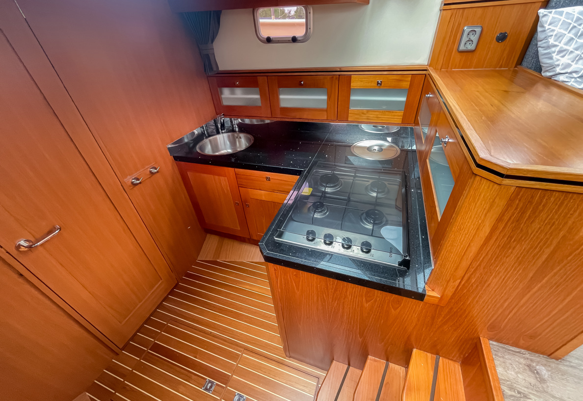 De Driesprong Yachtcharters Interieur Poseidon 9