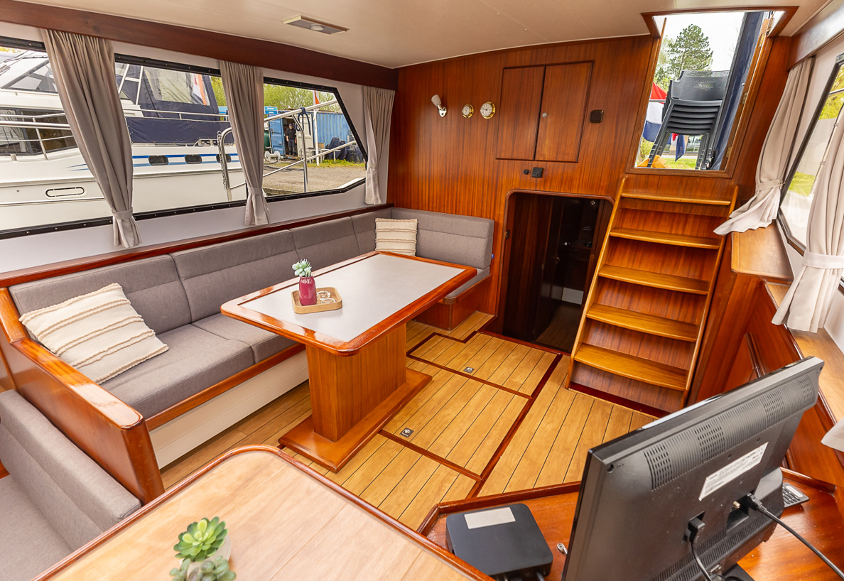 De Driesprong Yachtcharters Interieur Motorjacht Andreas 27