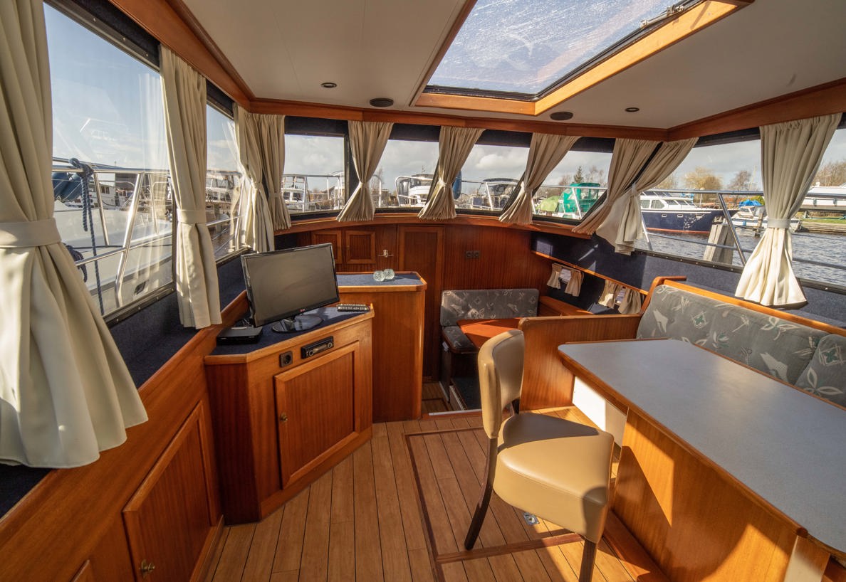 De Driesprong Yachtcharters Interieur Motorjacht Fenris 20