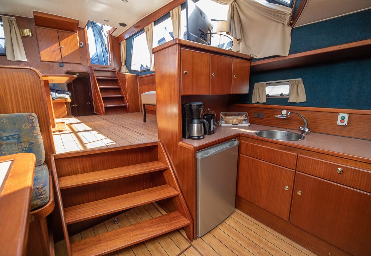 De Driesprong Yachtcharters Interieur Motorjacht Remora 11