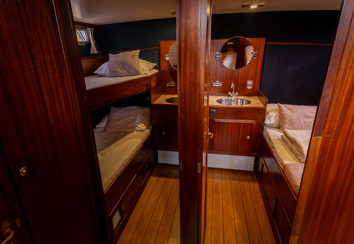 De Driesprong Yachtcharters Interieur Motorjacht Andreas 46