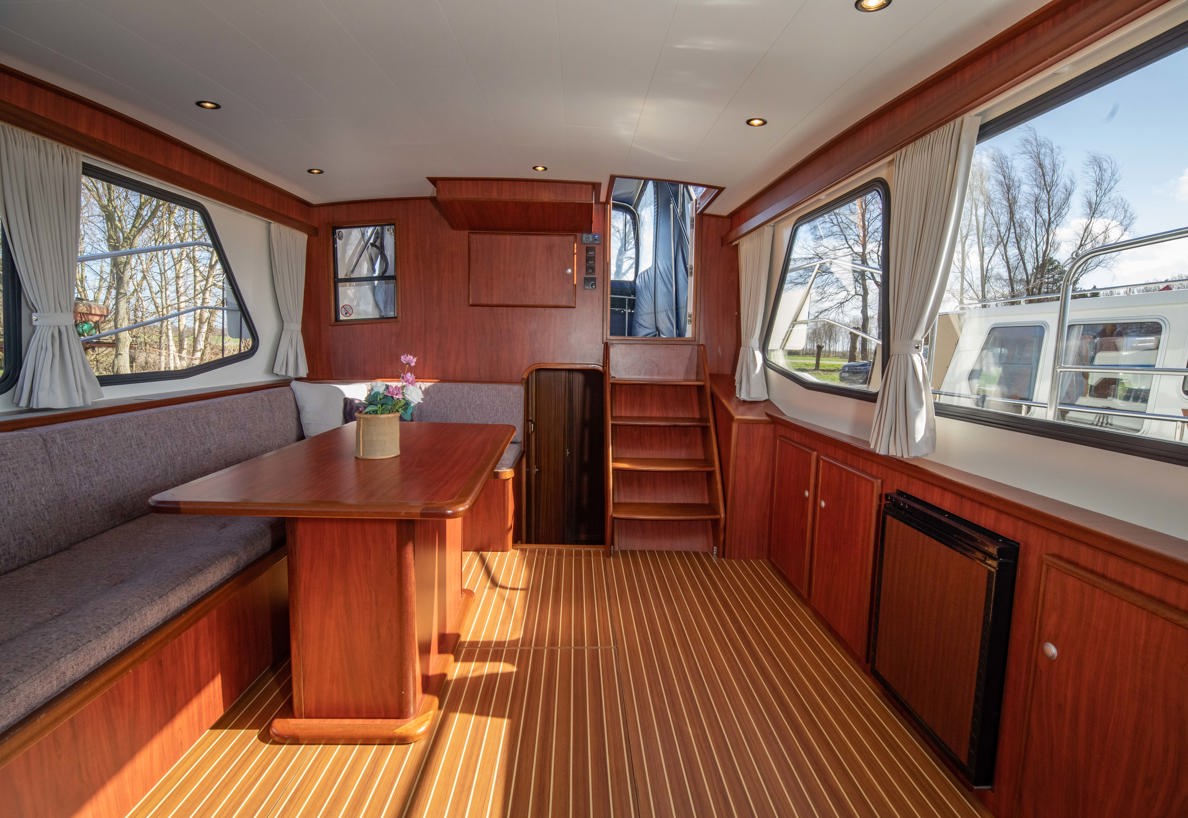 De Driesprong Yachtcharters Interieur Motorjacht Tjonger 25