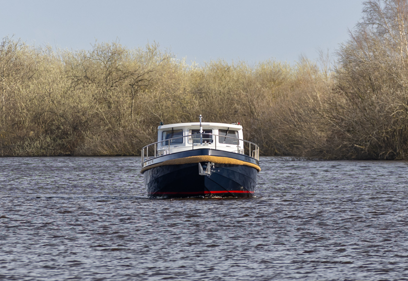 De Driesprong Yachtcharters Exterieur Motorjacht Freon 20