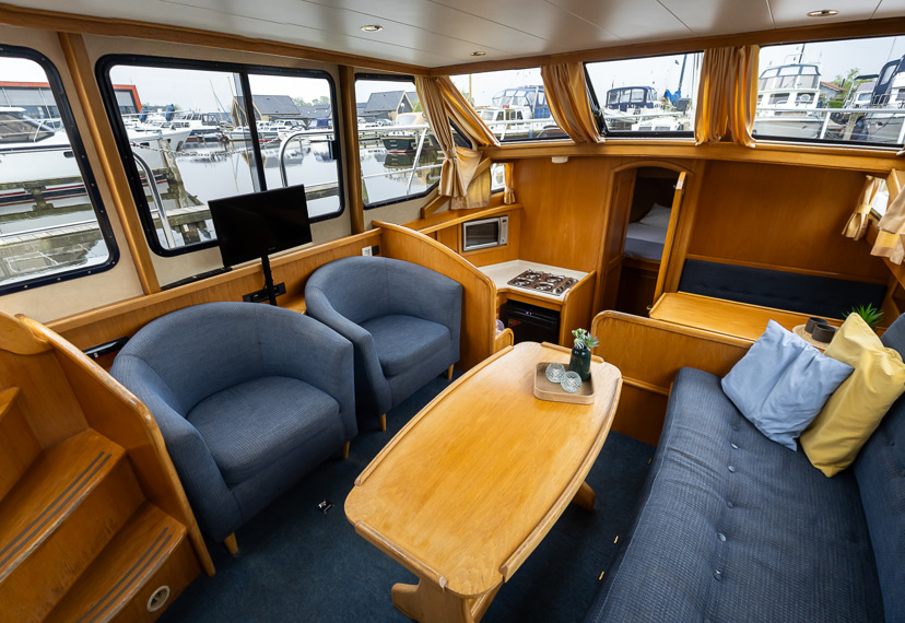 De Driesprong Yachtcharters Interieur Motorjacht Saphir 33