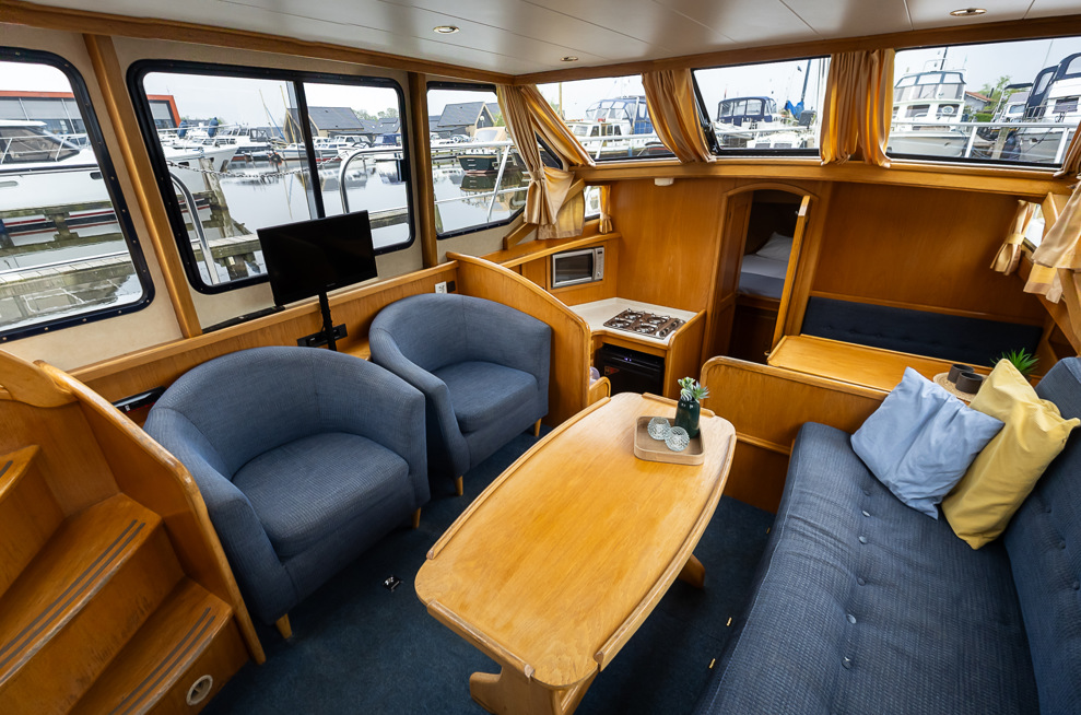 De Driesprong Yachtcharters Interieur Motorjacht Saphir 33