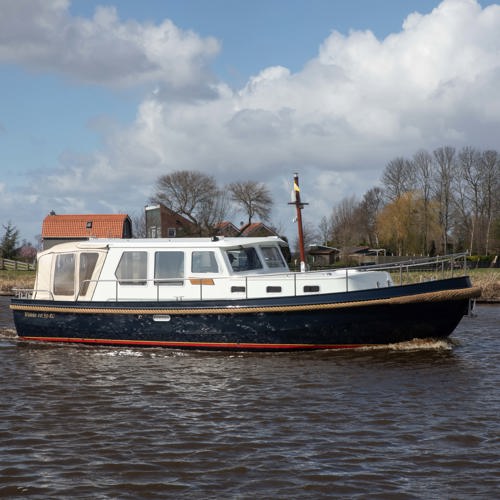 De Driesprong Yachtcharters Exterieur Motorjacht Freon 08