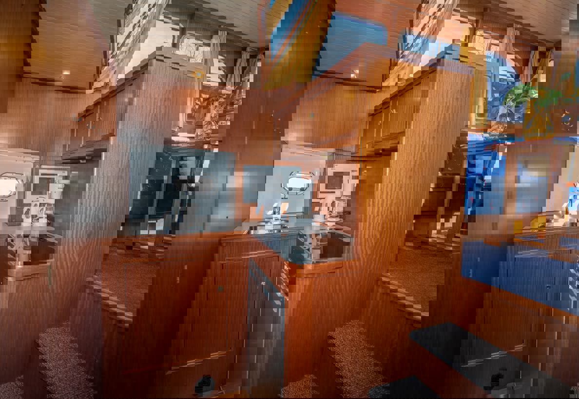 De Driesprong Yachtcharters Interieur Motorjacht Sparus 10