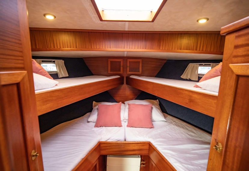 De Driesprong Yachtcharters Interieur Motorjacht Corvina 01