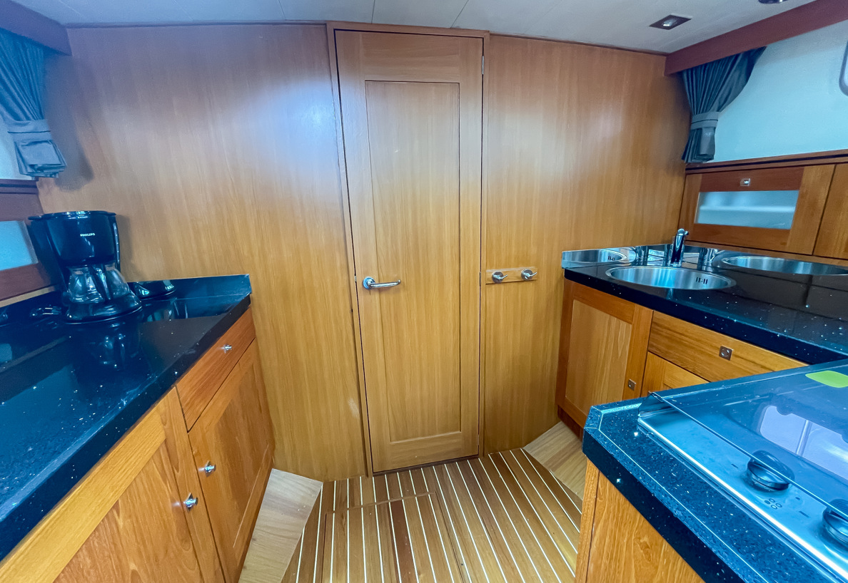 De Driesprong Yachtcharters Interieur Poseidon 16