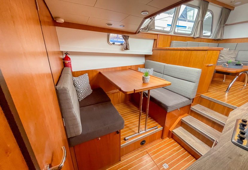 De Driesprong Yachtcharters Interieur Motorjacht Copain 15