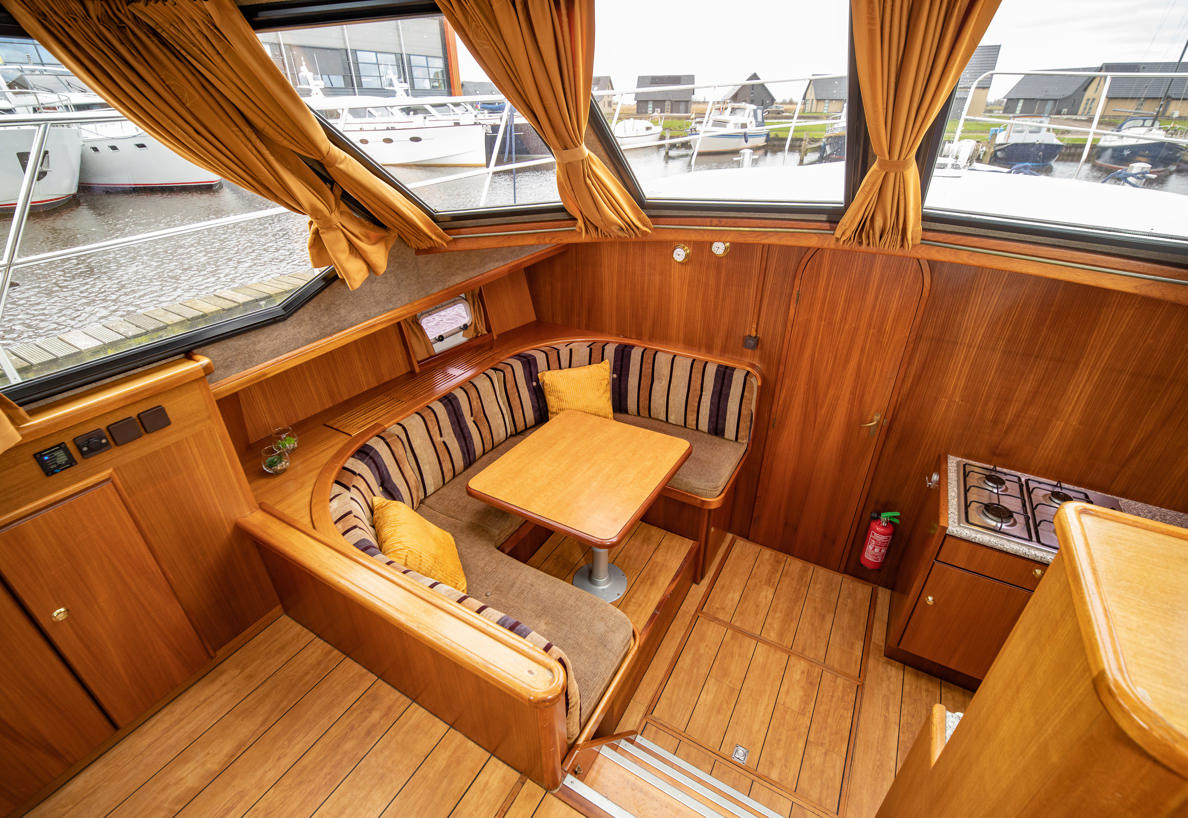De Driesprong Yachtcharters Interieur Motorjacht Splendens 09