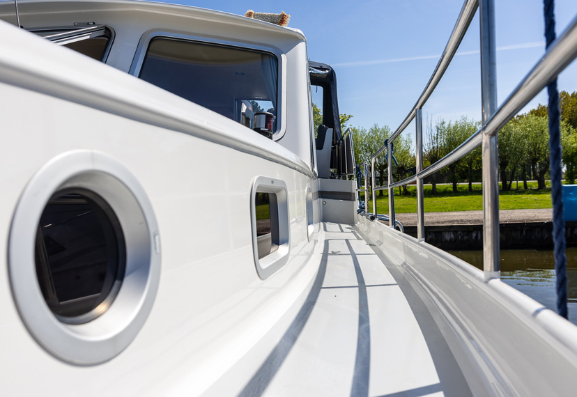 De Driesprong Yachtcharters Exterieur Motorjacht La Diege 14