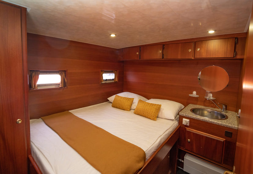 De Driesprong Yachtcharters Interieur Motorjacht Splendens 22