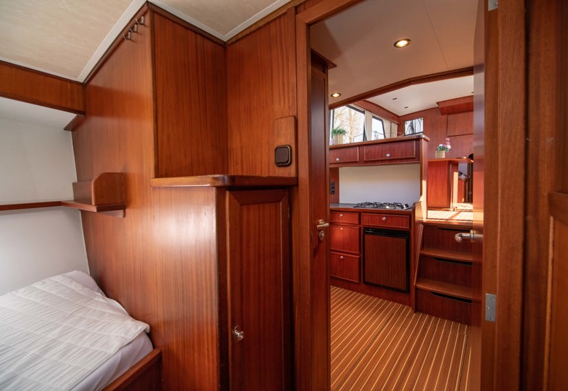 De Driesprong Yachtcharters Interieur Motorjacht Tjonger 08