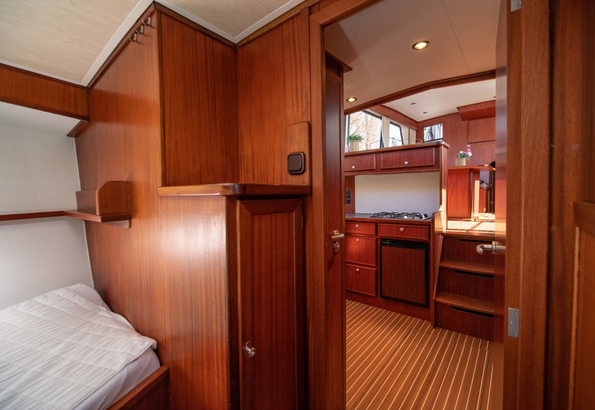 De Driesprong Yachtcharters Interieur Motorjacht Tjonger 08