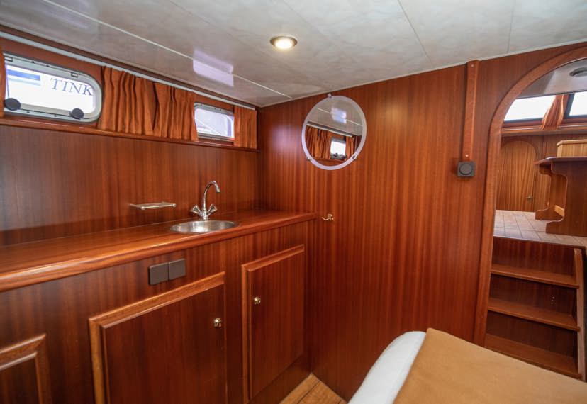 De Driesprong Yachtcharters Interieur Motorjacht Belone 15