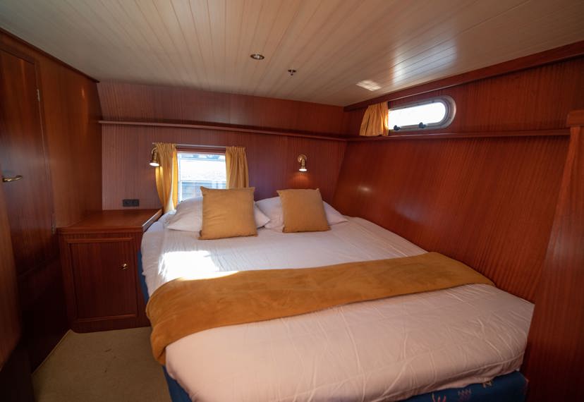 De Driesprong Yachtcharters Interieur Motorjacht Sparus 14