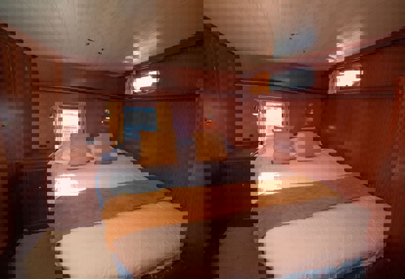 De Driesprong Yachtcharters Interieur Motorjacht Sparus 14