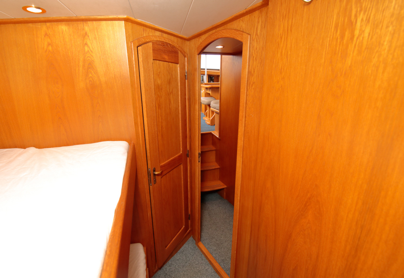 De Driesprong Yachtcharters Interieur Motorjacht La Bohéme 30