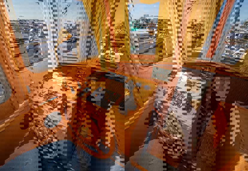 De Driesprong Yachtcharters Interieur Motorjacht Sparus 06