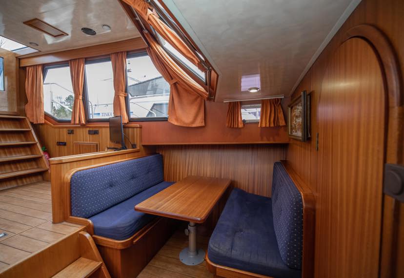 De Driesprong Yachtcharters Interieur Motorjacht Belone 05