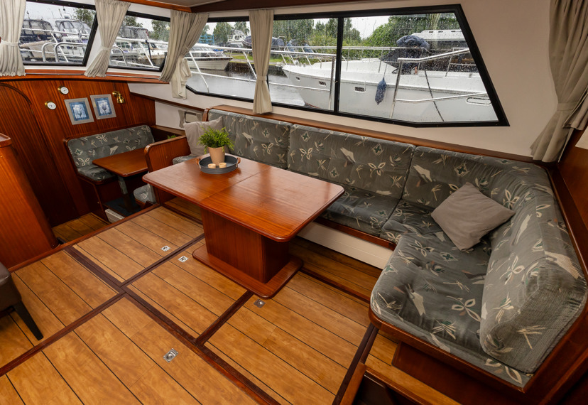 De Driesprong Yachtcharters Interieur Motorjacht Atherina 11