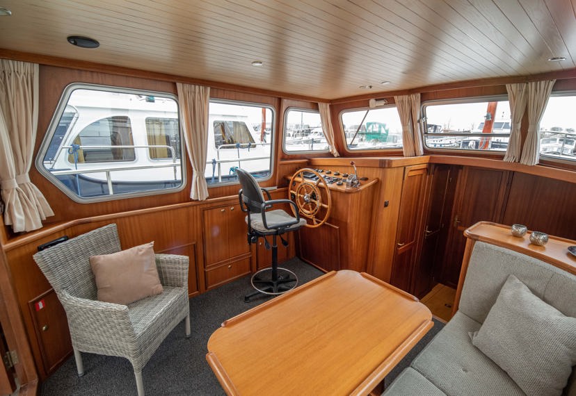 De Driesprong Yachtcharters Interieur Motorjacht Freule 18