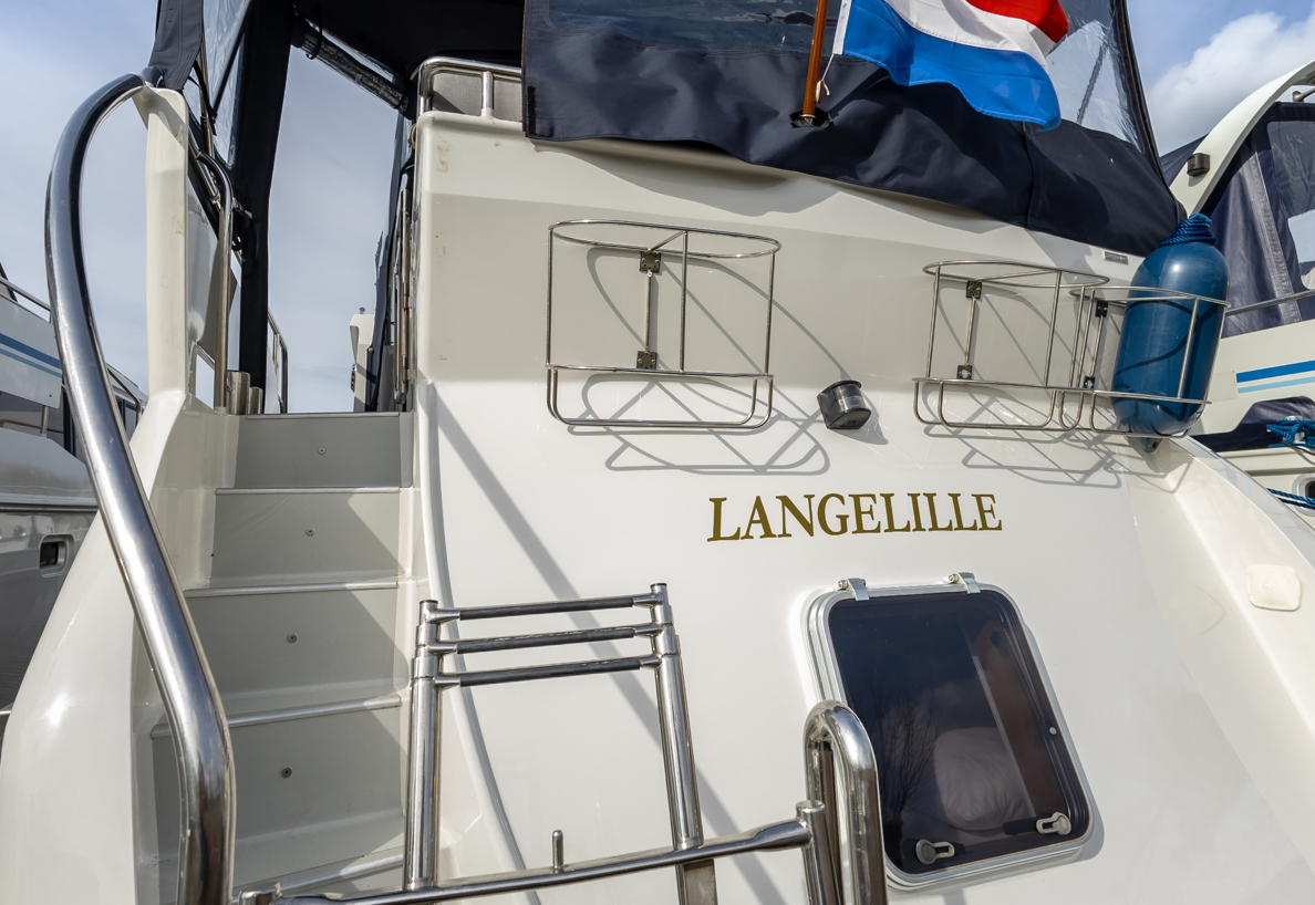 De Driesprong Yachtcharters Exterieur Motorjacht Comtesse 85