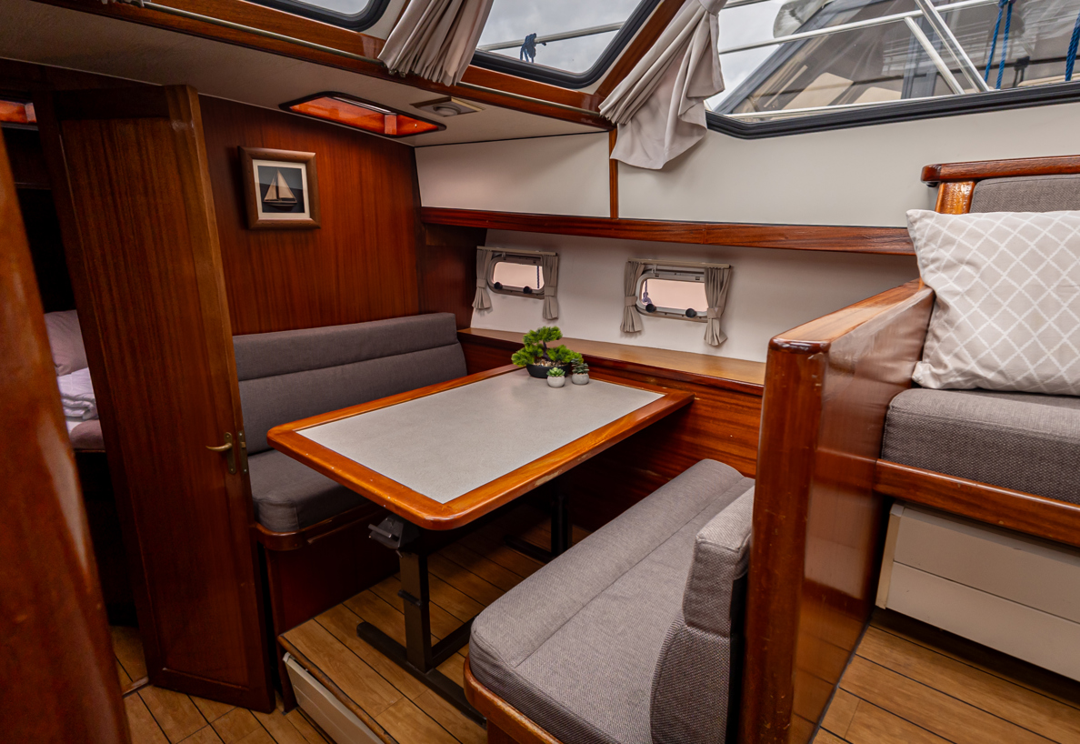 De Driesprong Yachtcharters Interieur Motorjacht Andreas 41