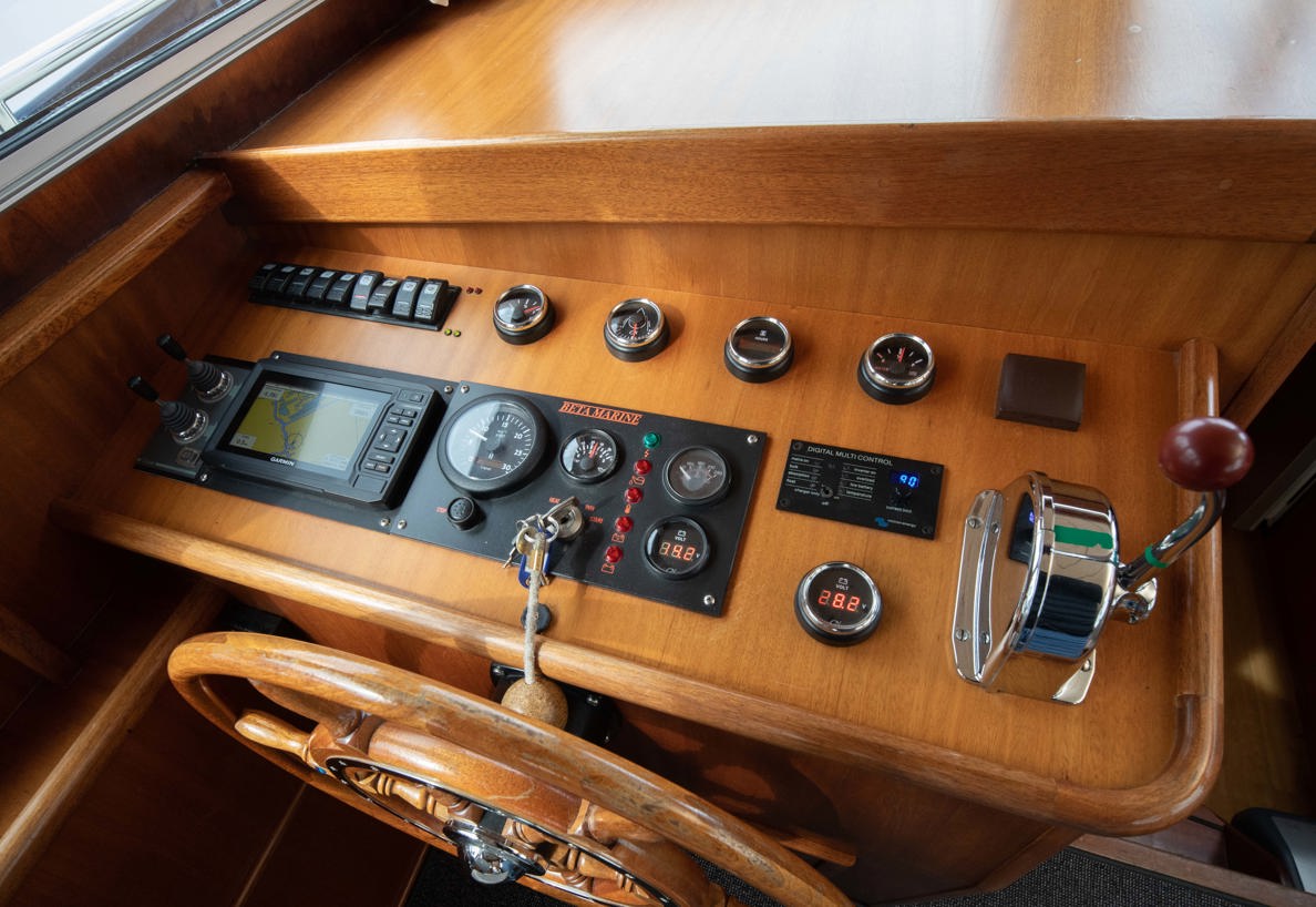 De Driesprong Yachtcharters Interieur Motorjacht Freule 01