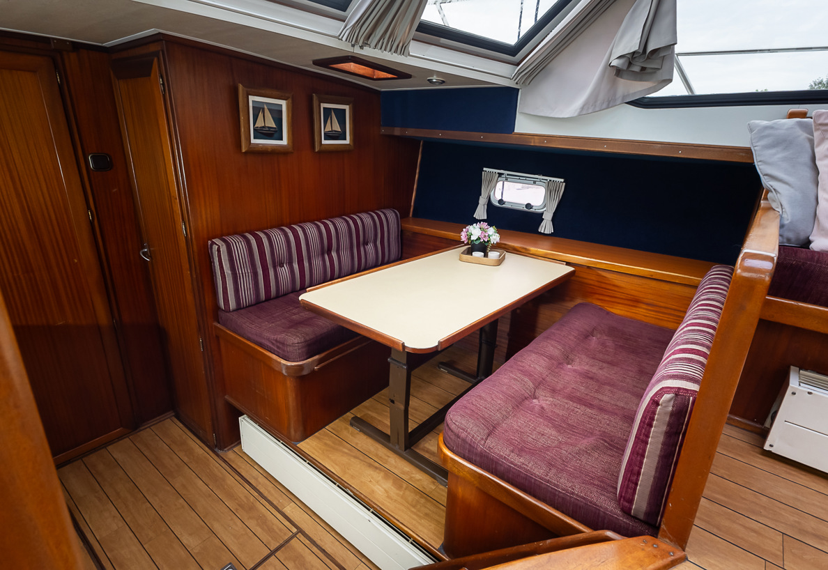 De Driesprong Yachtcharters Interieur Motorjacht Kuinder 34