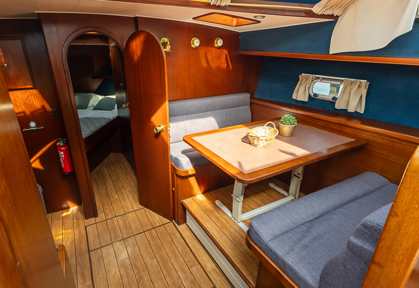 De Driesprong Yachtcharters Interieur Motorjacht Remora 40