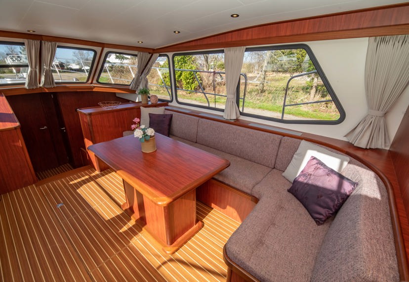 De Driesprong Yachtcharters Interieur Motorjacht Tjonger 20