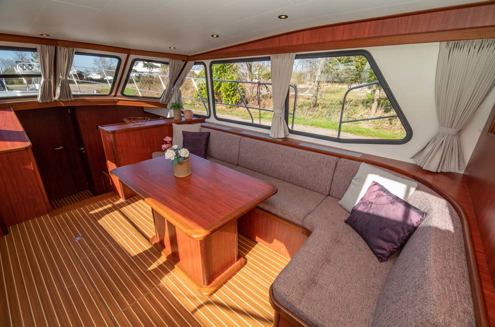 De Driesprong Yachtcharters Interieur Motorjacht Tjonger 20