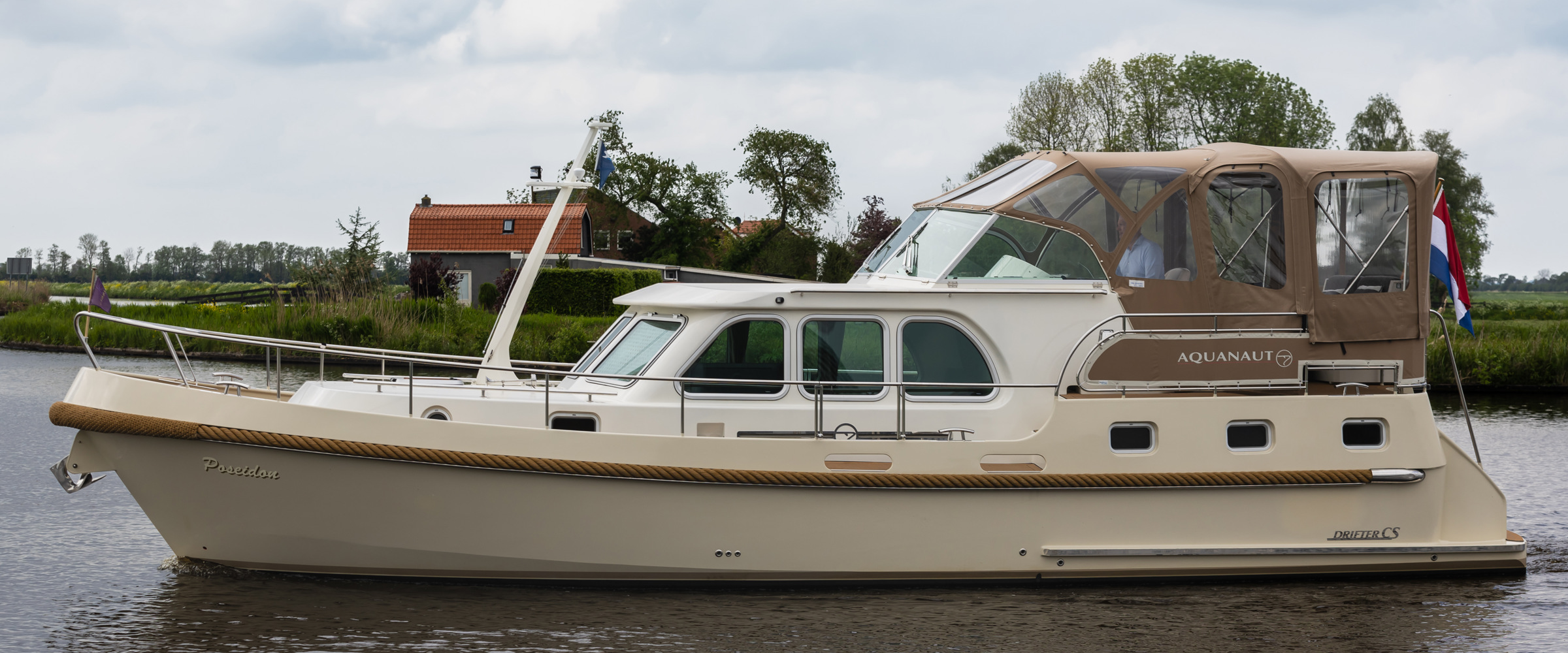 Motorjacht Poseidon, 4-persoons Aquanaut Drifter 1200 CS te huur