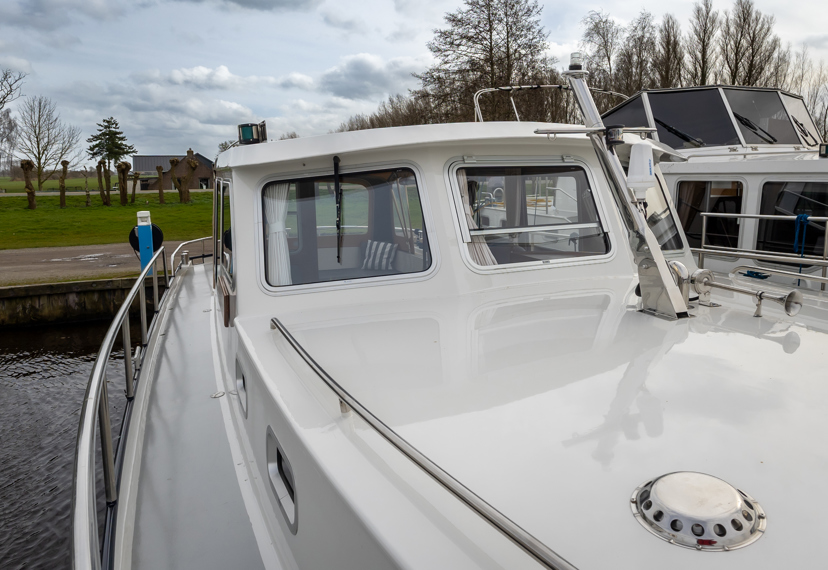 De Driesprong Yachtcharters Exterieur Motorjacht Freon 30