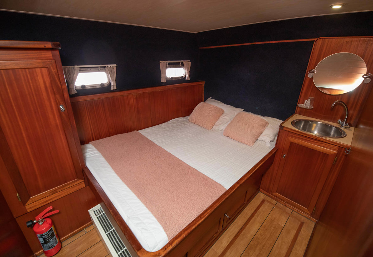 De Driesprong Yachtcharters Interieur Motorjacht Kuinder 10