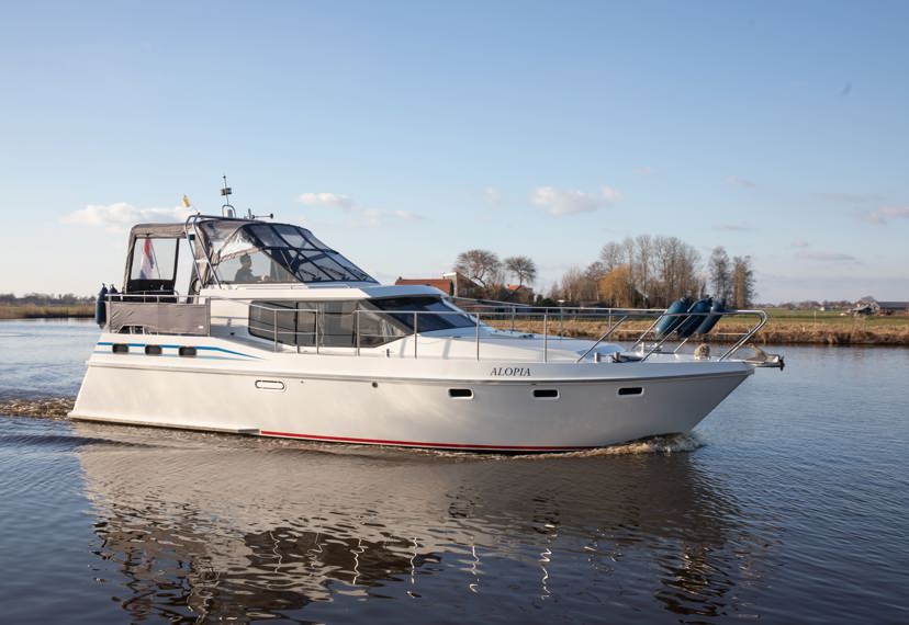 De Driesprong Yachtcharters Exterieur Motorjacht Alopia 23