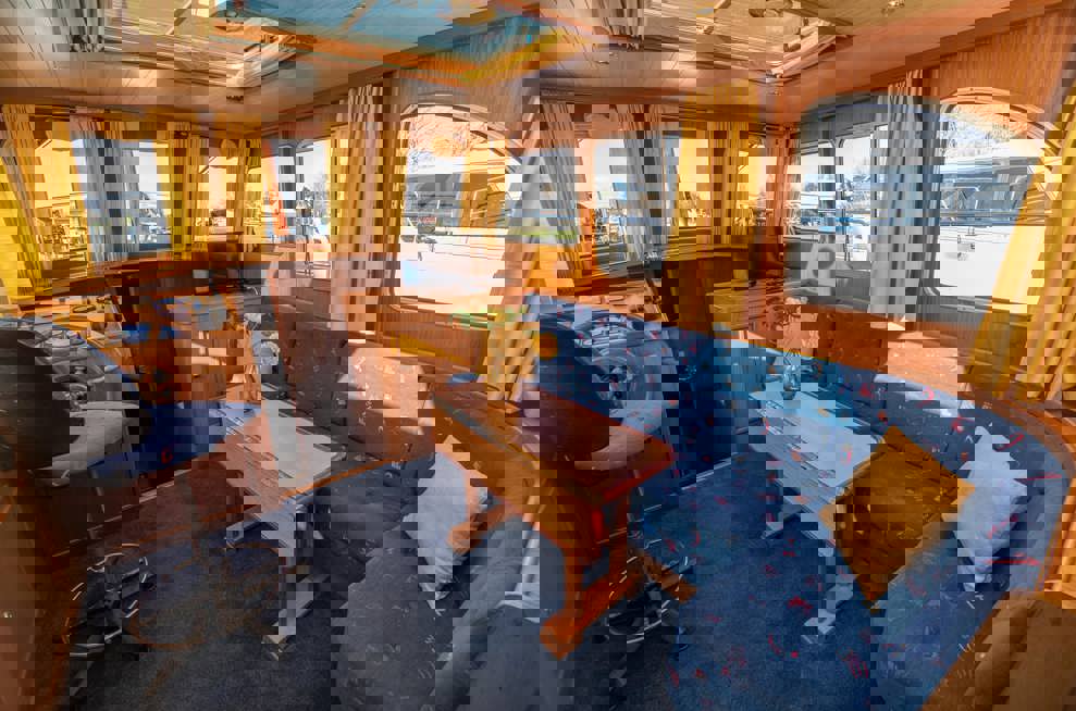 De Driesprong Yachtcharters Interieur Motorjacht Sparus 01