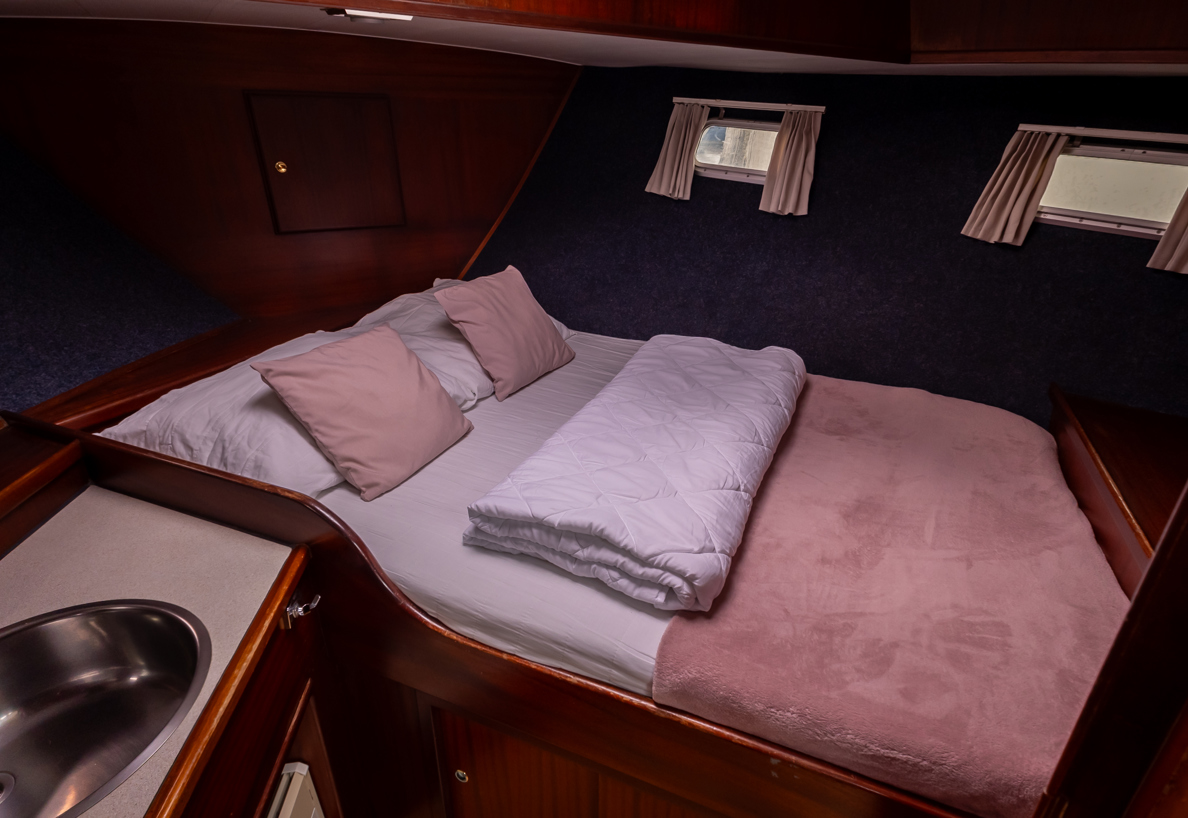 De Driesprong Yachtcharters Interieur Motorjacht Andreas 44
