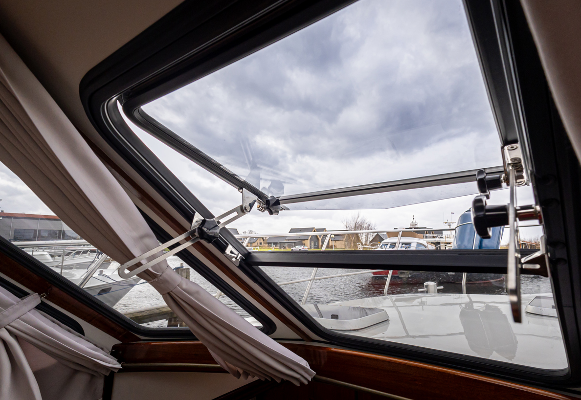 De Driesprong Yachtcharters Interieur Motorjacht Andreas 39