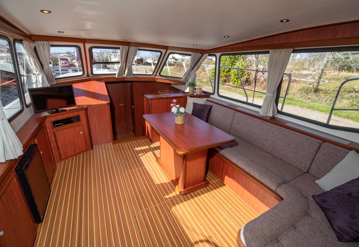 De Driesprong Yachtcharters Interieur Motorjacht Tjonger 29
