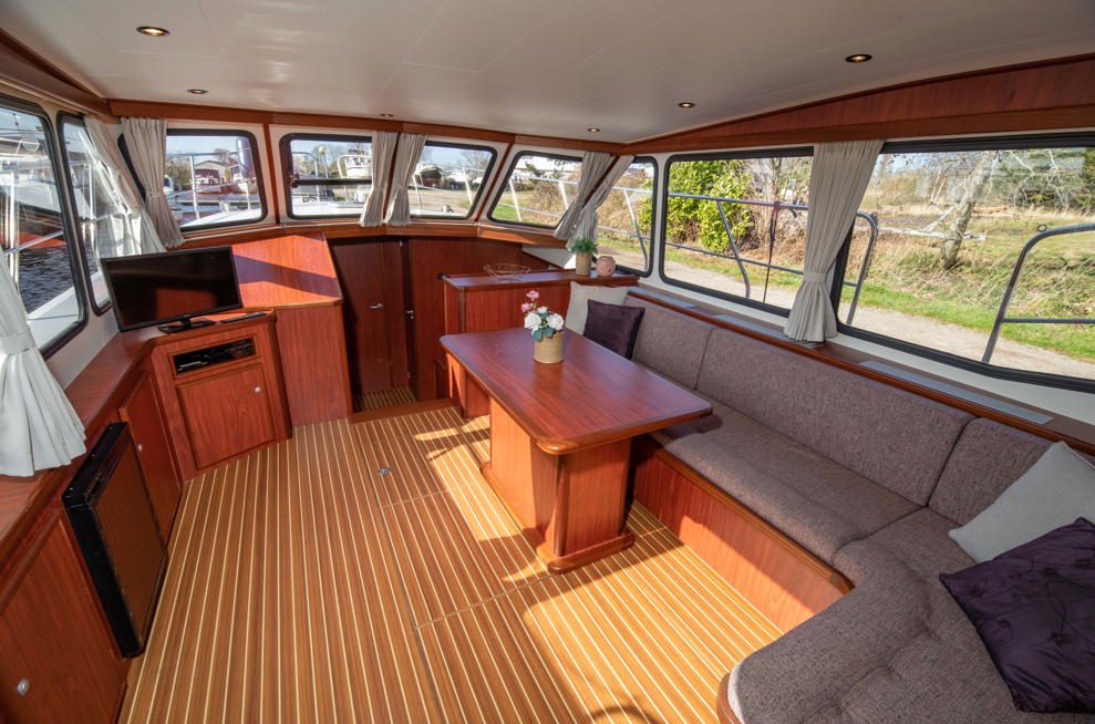 De Driesprong Yachtcharters Interieur Motorjacht Tjonger 29