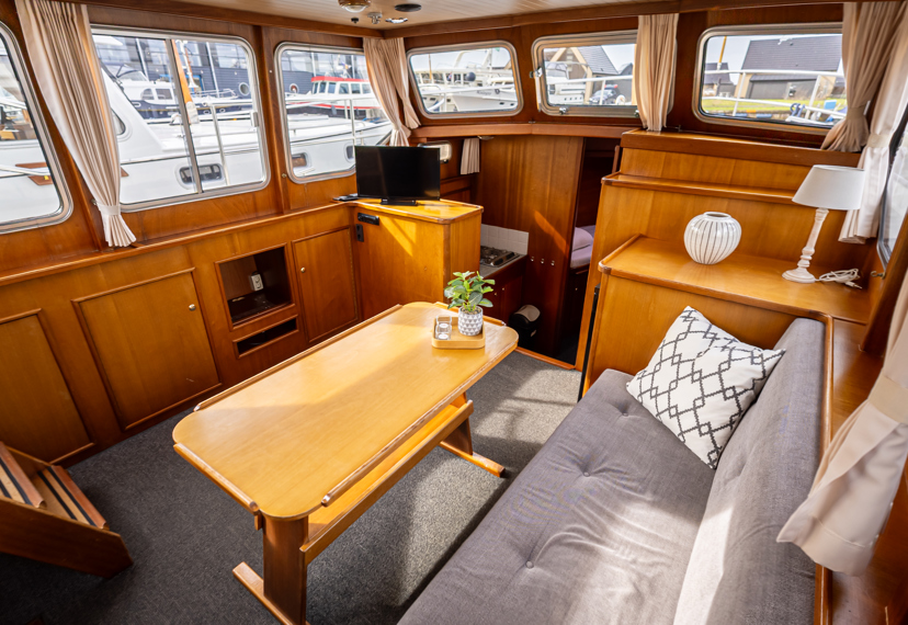 De Driesprong Yachthcharters Interieur Motorjacht Frisa 20