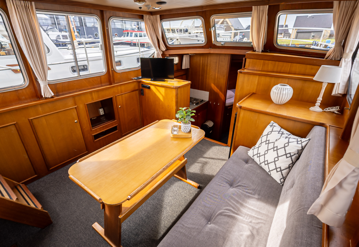 De Driesprong Yachthcharters Interieur Motorjacht Frisa 20