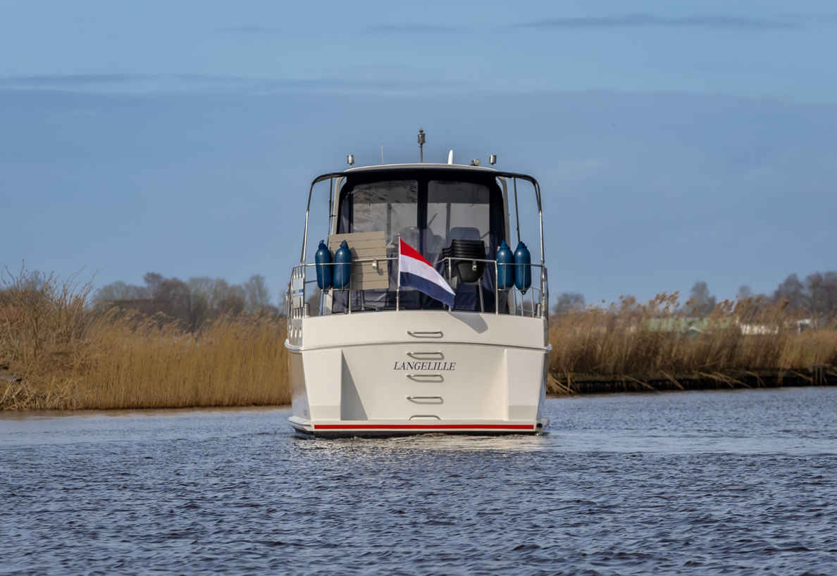 De Driesprong Yachtcharters Exterieur Motorjacht Andreas 5