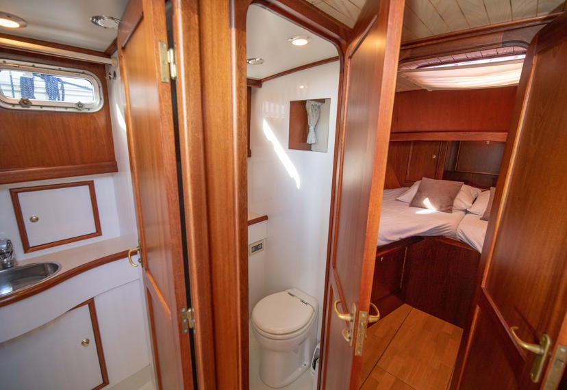 De Driesprong Yachtcharters Interieur Motorjacht Flarde 04