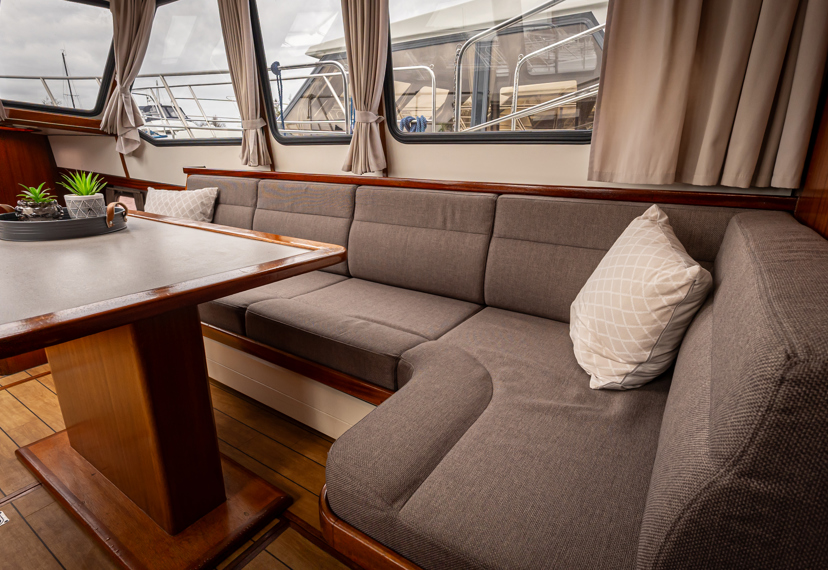 De Driesprong Yachtcharters Interieur Motorjacht Andreas 37
