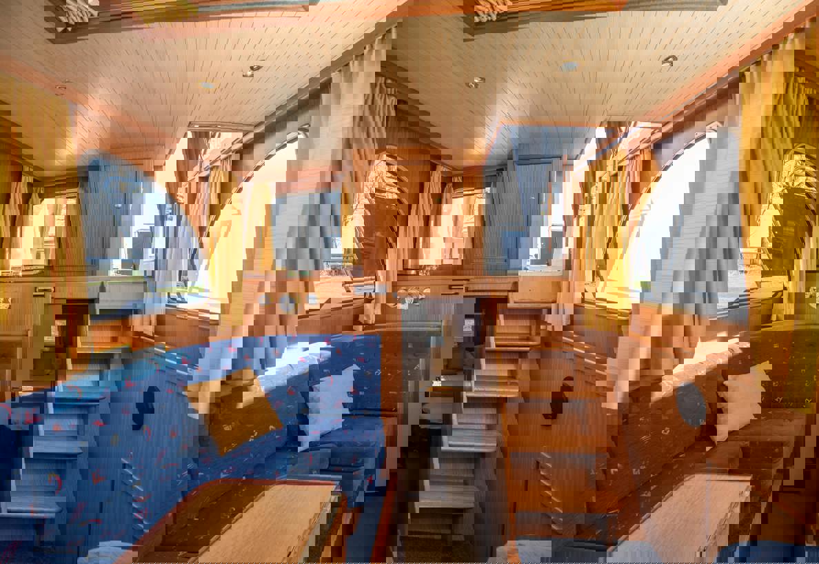 De Driesprong Yachtcharters Interieur Motorjacht Sparus 04