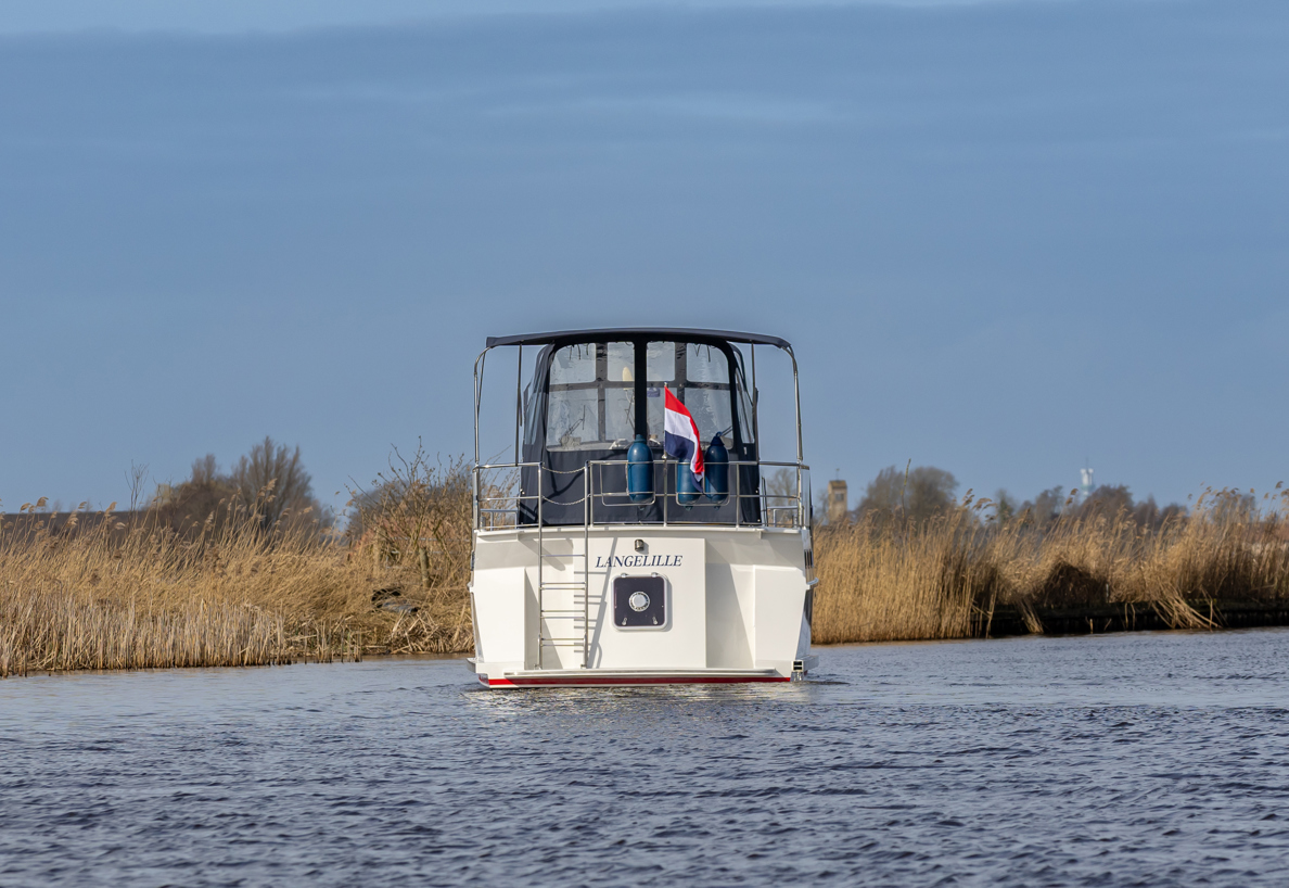 De Driesprong Yachtcharters Exterieur Motorjacht Saphir 25